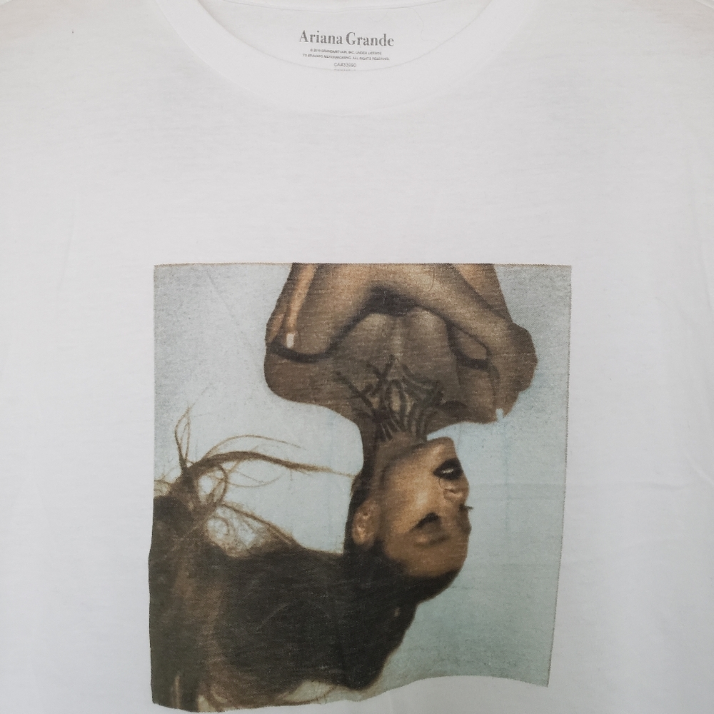 SOLD NWOT Ariana Grande upside down Oversized graphic tshirt M - Picture 1 of 6